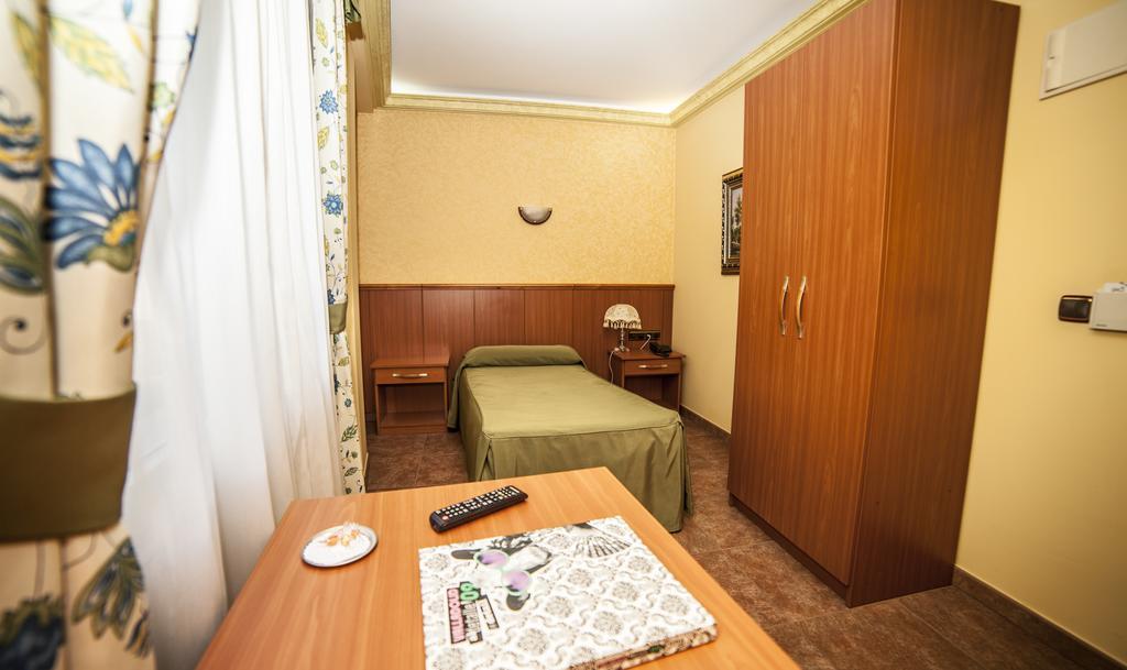 Hotel Real De Castilla トルデシリャス 部屋 写真